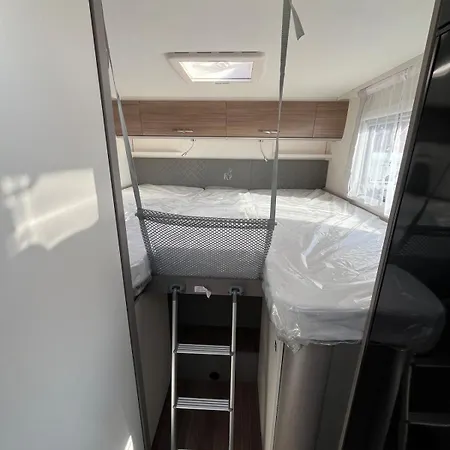 Endless - Mobile - 4 People Úszó hotel Schwerin